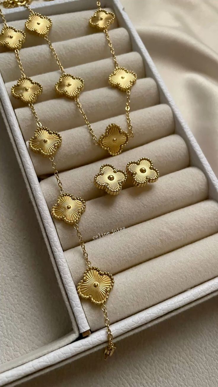 Golden Clover Duo