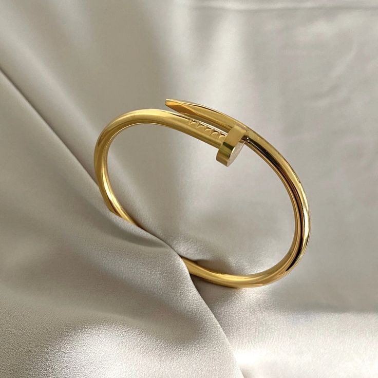 Nail cuff